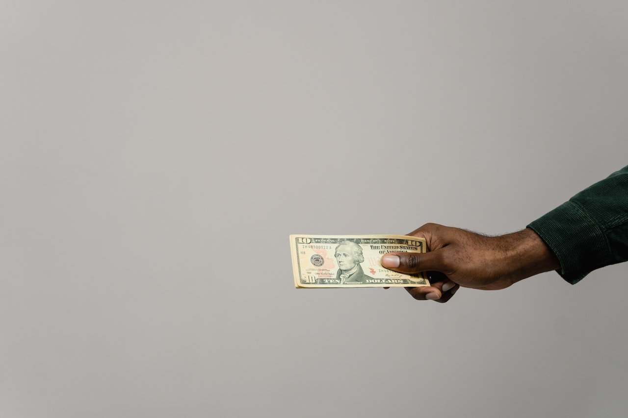 /cash-in-hand.jpg